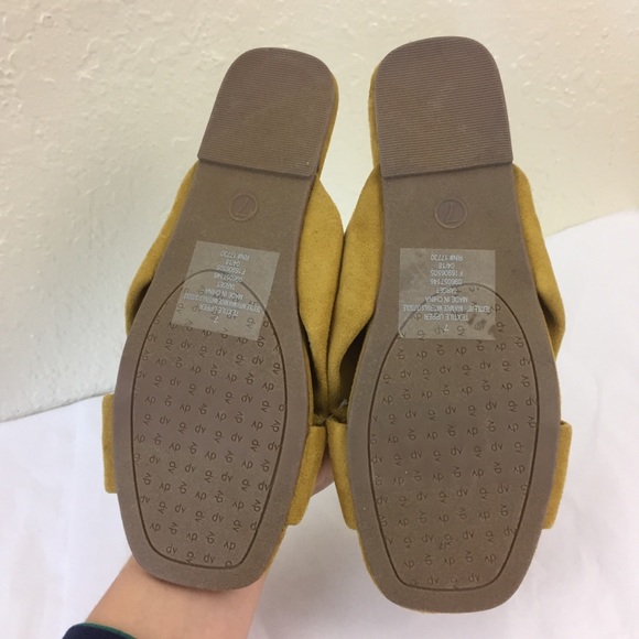 New DV Addie slip on mustard yellow sandals - Picture 4 of 5